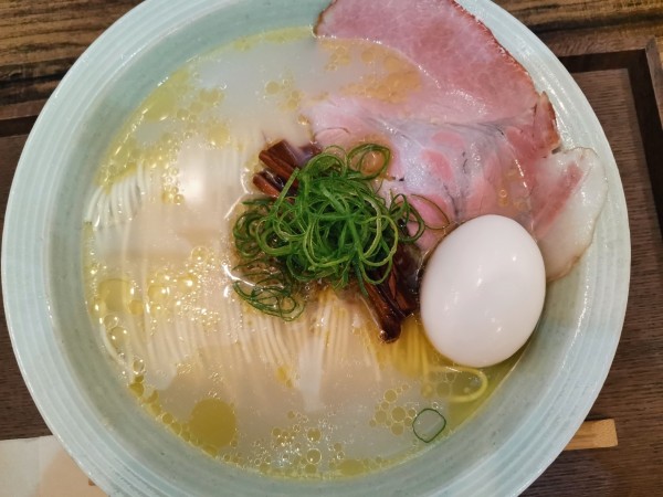 「牡蠣塩ラーメン＋味玉」@むかん 初台の写真