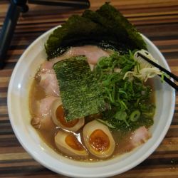 濃厚とんこつラーメン（880円）、全部のせ（420円）