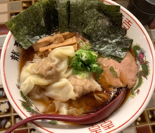 「ワンタン醤油ラーメン　細麺　＋　のり」@町田龍聖軒の写真