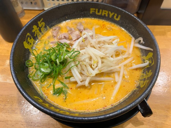 「辛味噌とんこつラーメン」@とんこつラーメン 博多風龍 新橋店の写真