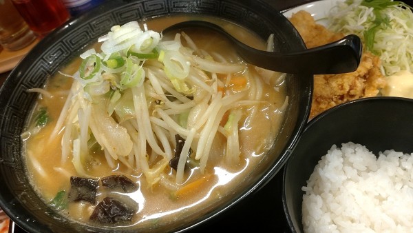 「味噌󠄀タンメン＋から揚げセット小ライス付き(1050円税)」@埼玉タンメン 山田太郎 熊谷原島店の写真