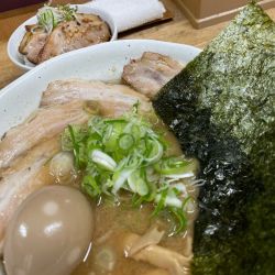 大仏ラーメン、チャーシュー丼