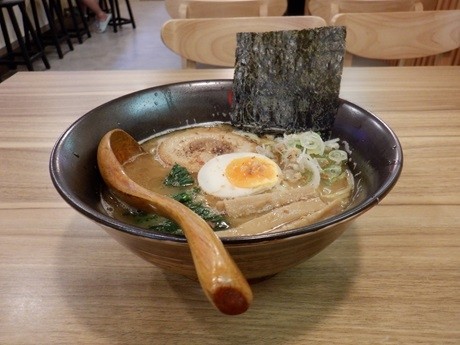 「豚骨醤油拉麺」@渡哲麺屋の写真