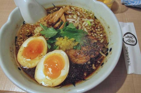 「与ろゐ屋ブラック　1,000円＋縁たま（双子の味玉）150円」@与ろゐ屋の写真