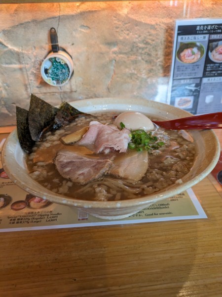 「特製背脂醤油ラーメン」@焼きあご塩らー麺 たかはし 新宿本店の写真