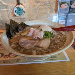 特製背脂醤油ラーメン