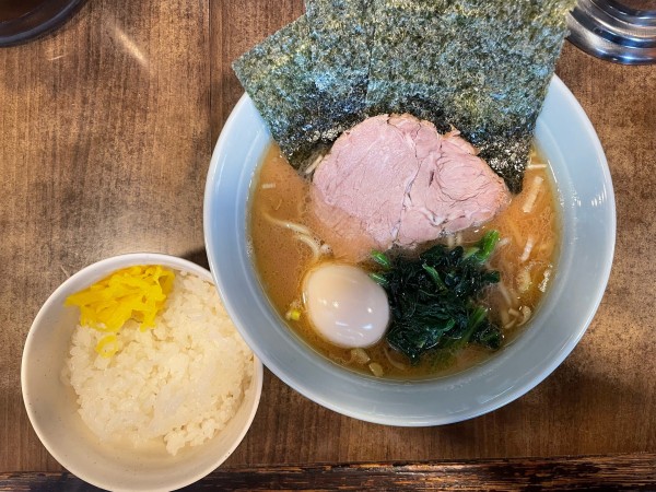 「ラーメン、ライス（小）」@ラーメンチョップの写真