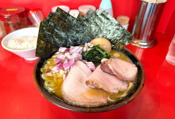 「満腹セット¥1000、むらさきタマネギ¥50」@どんとこい家の写真