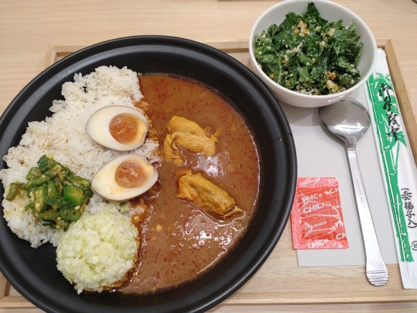 「【サラダセット】みんなのおすすめ＋辛味１袋＝１００６円　※」@TOKYO MIX CURRY KITTE丸の内の写真