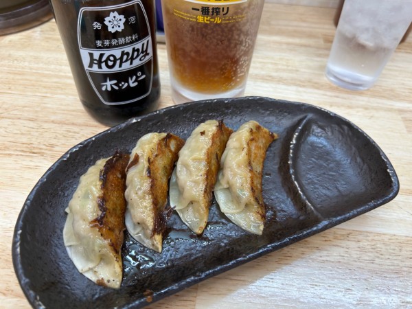 「口福餃子350円+ホッピー400円 他」@中華蕎麦 丸め 東久留米店の写真