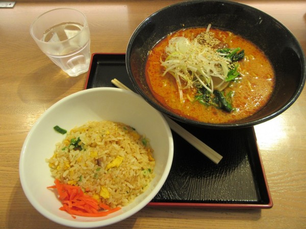 「担々麺ミニチャーハンセット（８９０円）」@REITO CAFE 荒川沖店の写真