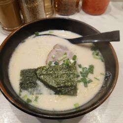 博多ラーメン750+替え玉100円