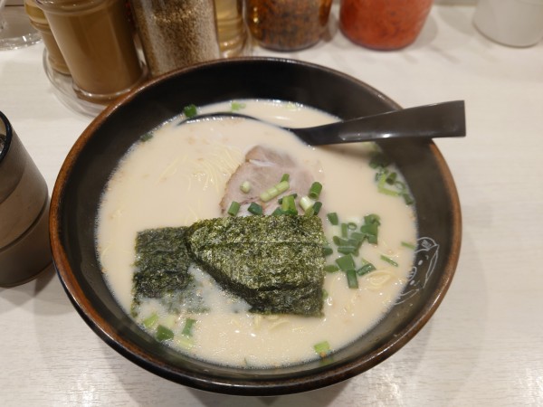 「博多ラーメン750+替え玉100円」@博多ラーメン 長浜や 府中店の写真