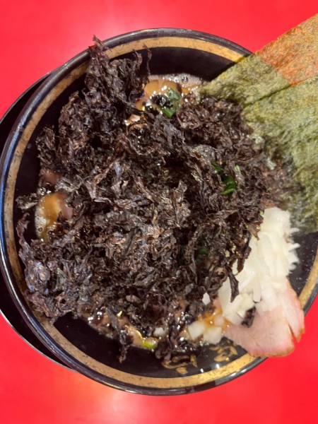 「ラーメン(並)800円＋岩のり200円＋Twitter玉ねぎ」@横浜家系ラーメン 大輝家の写真