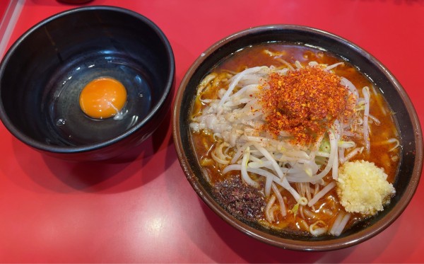 「辛いラーメン(ミニ/3辛/麺硬め)＋生卵」@麺屋 桐龍の写真