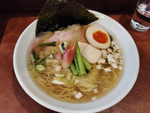 「上　飛騨地鶏　　貝塩　　　1100円」@メヂカそば 吟魚の写真