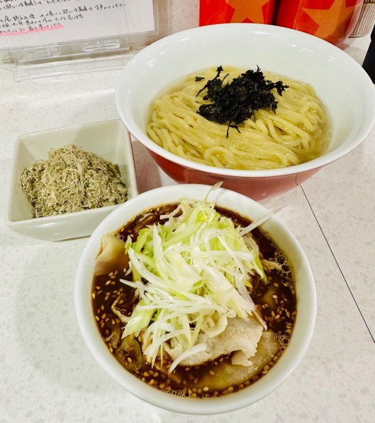 「【限定】特製もちもち太麺のピリ辛肉汁つけ麺【1950円】」@ラーメン星印の写真