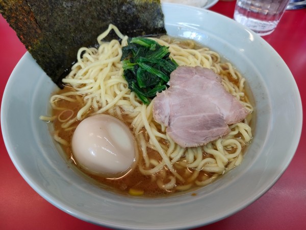 「ラーメン（中）＋味玉」@横浜ラーメン 武蔵家 大宮店の写真
