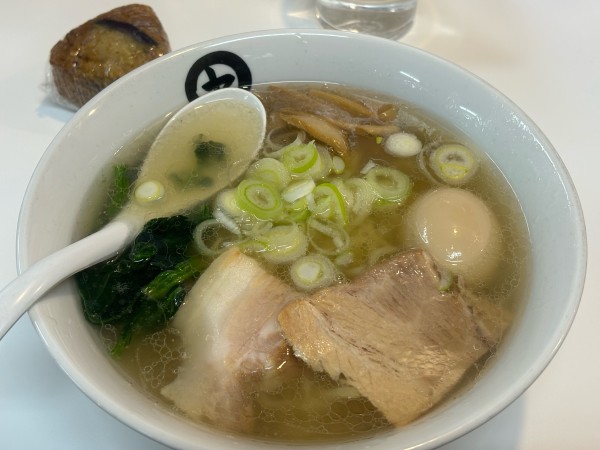 「金の中華そば ＋ 半熟味玉」@伊藤商店 泉ヶ丘店の写真