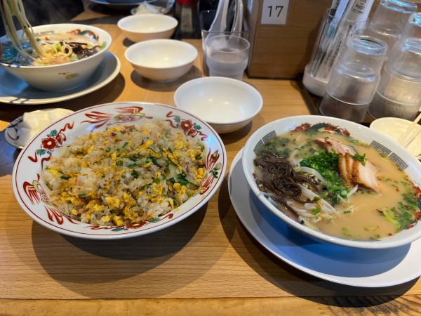 「ラーメン850円　３人でシェアチャーハン」@ラーメン小金太の写真