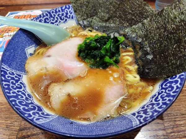 「ラーメン　並　：かため　※クーポンで５００円」@豚骨醤油ラーメン まじめ家の写真