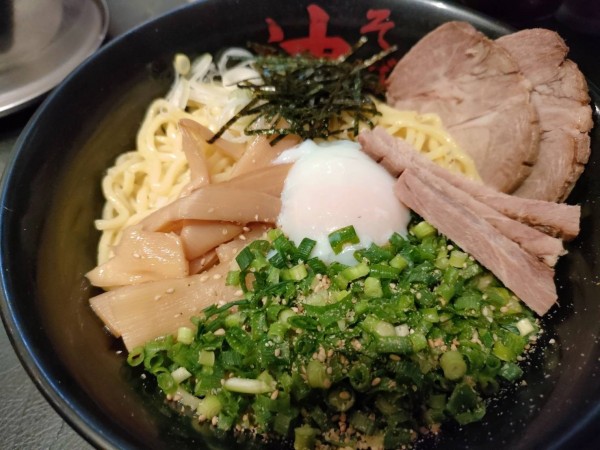 「油そば スペシャルトッピングB」@東京油組総本店 池袋組の写真