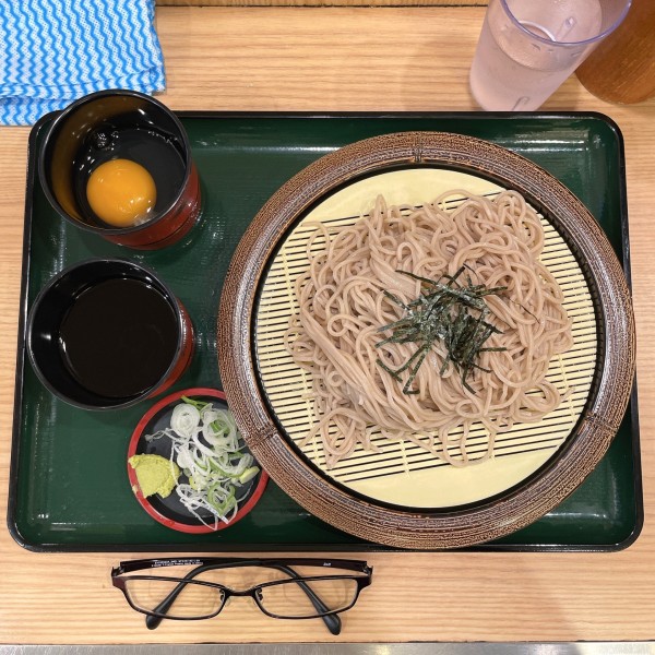 「ざる＋生卵」@名代 箱根そば 町田店の写真