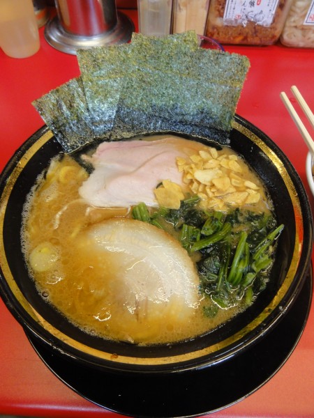 「ラーメン850円硬バラ50円半チャーシューまぶし120円」@家系ラーメン王道家直伝 との丸家 松飛台店の写真