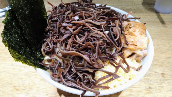 「えびラーメン(ニンニクマシ)+木耳･海苔」@MEN YARD FIGHTの写真