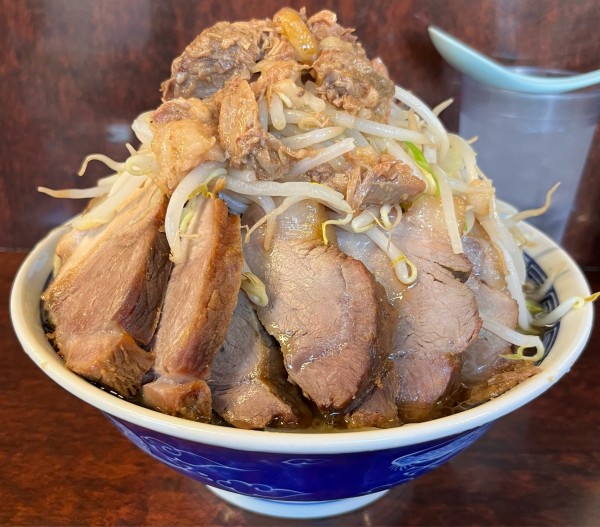 「ぶた大ラーメン ニンニクヤサイアブラマシマシ」@ラーメン二郎 めじろ台店の写真