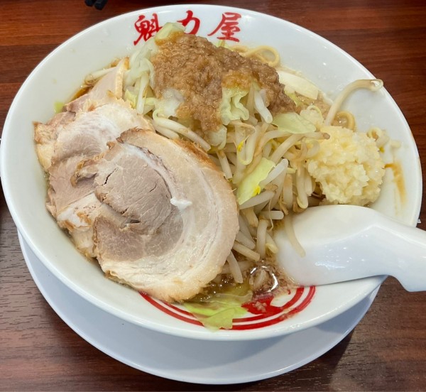 「【限定】にんにく背脂醤油ラーメン」@魁力屋 越谷店の写真