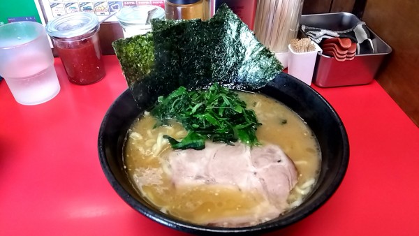 「らーめん（７７０円）＋レンソウ増し（８０円）」@横浜家系  一二三家の写真