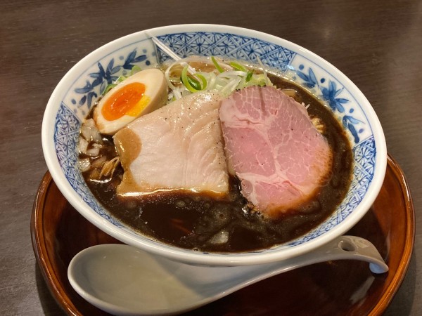 「黒鳥・豚のローストチャーシュー」@らー麺 藤原家の写真