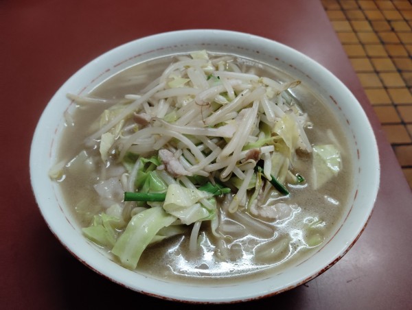 「タンメン　　　850円　　　半炒飯　　500円」@太陸の写真