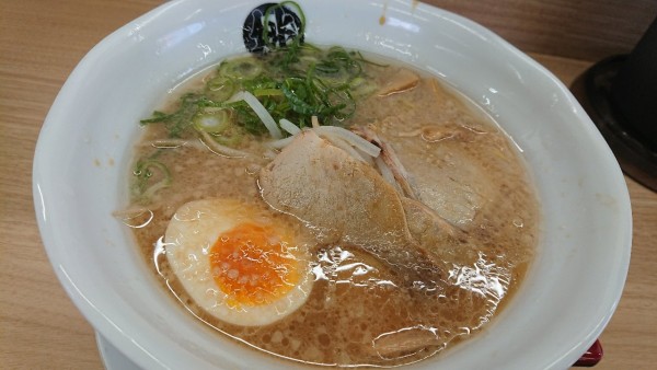 「豚骨醤油ラーメン（630円）」@びわこラーメン 挑の写真