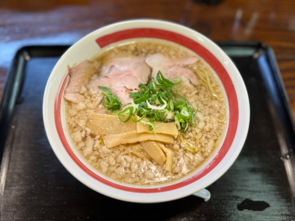 「鰹醤油ラーメン850円」@麺屋 よつ葉の写真