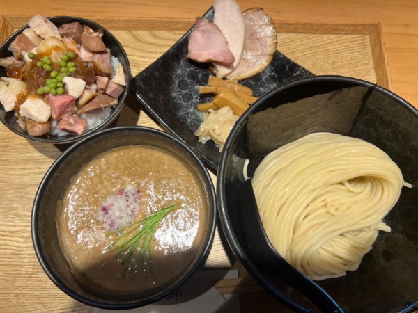 「つけ麺（大）1100円+まかない飯400円」@麺屋 周郷 新橋店の写真