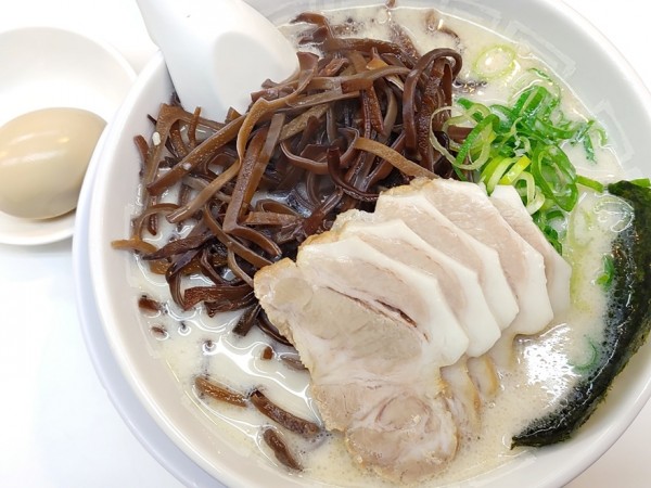 「キクラゲチャーシューメン＋味玉」@博多天神 新橋2号店の写真