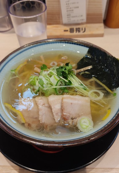 「中華そば塩　５貫握り」@巻き鮨 中華そば 浜八 横浜ランドマークタワー店の写真