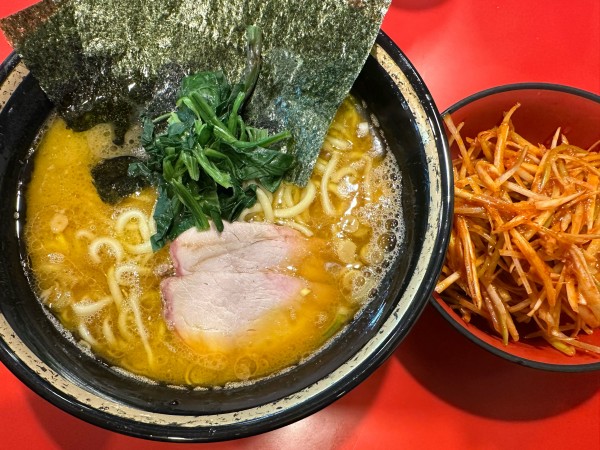 「中盛ラーメン　辛味噌ネギ　ライス」@家系総本山 ラーメン吉村家の写真