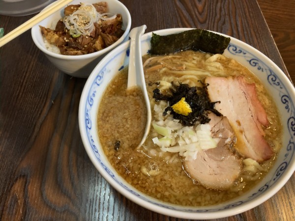 「背脂煮干しラーメン」@二葉 上荻店の写真