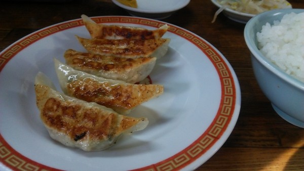 「餃子10個半ライス（もやし スープ付き） 750円」@亀戸ぎょうざ 錦糸町店の写真