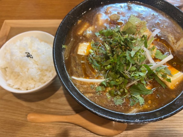 「四川ブルーチーズ麻婆麺　〆ライス付き（1180円）」@麻婆食堂 中華川の写真