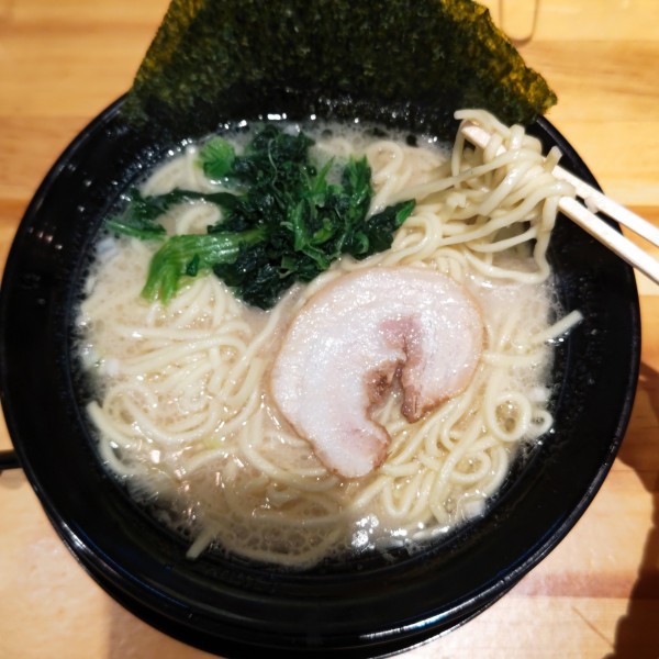 「塩ラーメン（820円）無料で麺増し」@横浜家系ラーメン 飛龍家の写真