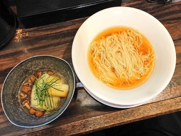 「地鶏のコンソメとロール白菜鍋仕立て シャスール風」@稲荷屋の写真