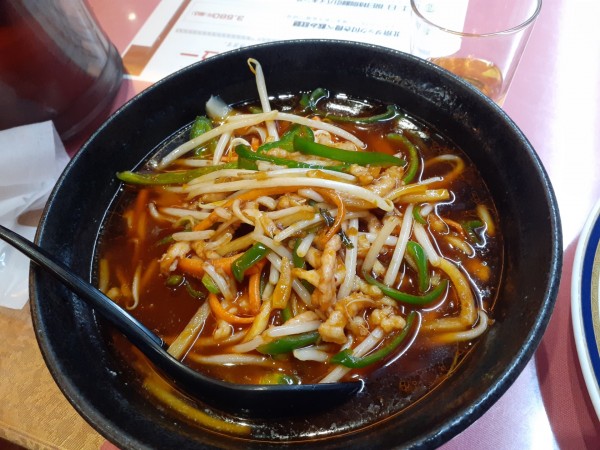 「青椒肉絲刀削麺」@四川厨房 随苑 淡路町店の写真