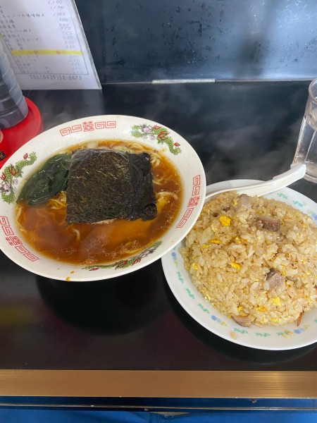 「半チャーハンとラーメン800円」@スエヒロ飯店の写真