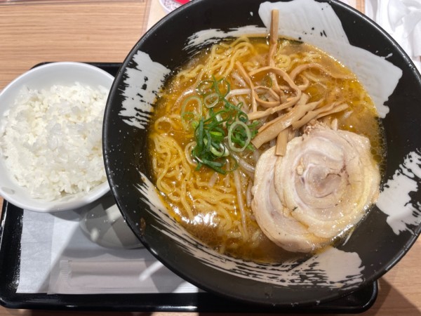 「麦味噌ラーメン　小ライス」@ラーメンダイニング 雪あかり ブルースカイダイニング店の写真