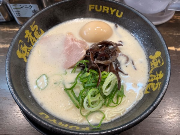 「とんこつラーメン」@とんこつラーメン博多風龍 上野店の写真