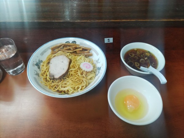 「油そば＋生玉子＋スープ」@珍々亭の写真